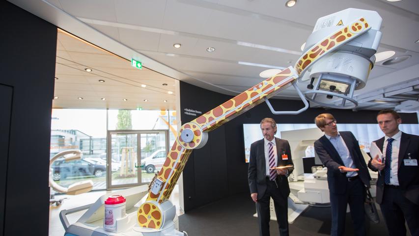 Für kleine Patienten gibt es auch ein Röntgengerät als Giraffe verkleidet.