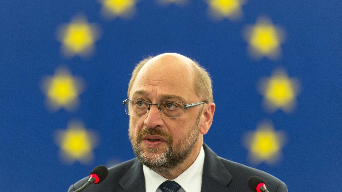 Dem früheren Präsidenten Martin Schulz wird vorgeworfen, Mitarbeiter auf Steuerzahler-Kosten begünstigt zu haben.