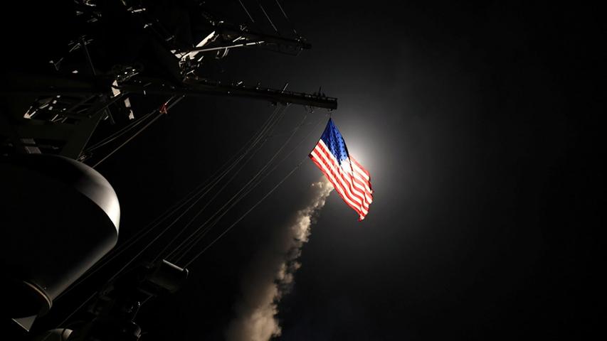 Auch wenn außenpolitisch noch keinerlei Strategie erkennbar ist, wird der Einsatz von 59 Cruise Missiles gegen Syriens Machthaber Baschar al-Assad in den USA tatsächlich als außenpolitische Glanzleistung Trumps gewertet. Der US-Präsident hat Stärke bewiesen - Erfolg.