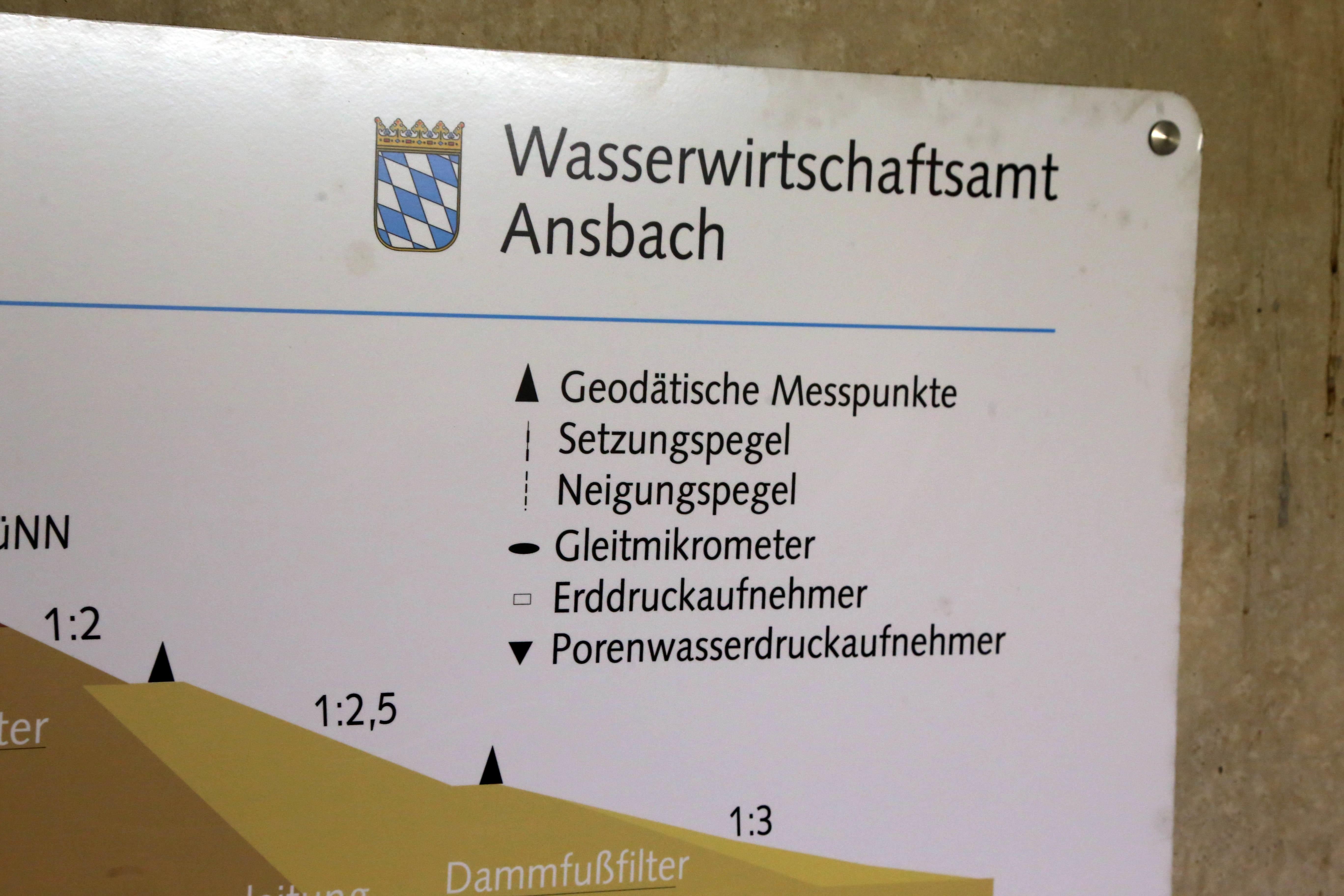 Eine Vielzahl an Messpunkten und -sensoren geben über das Innenleben des Damms Auskunft.