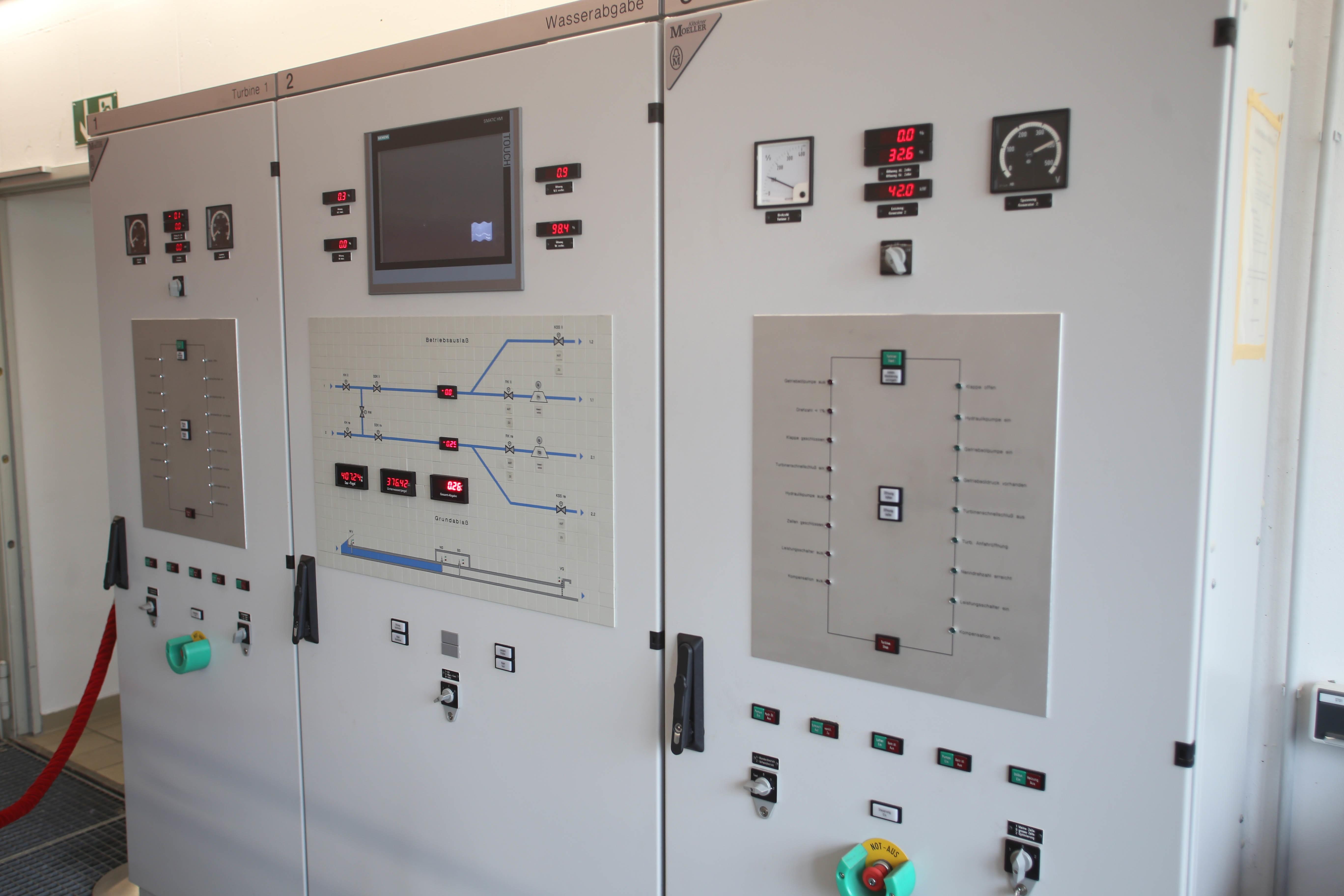 Die Betriebszentrale im Kraftwerk gibt Auskunft über die momentane Leistung der Turbinen.