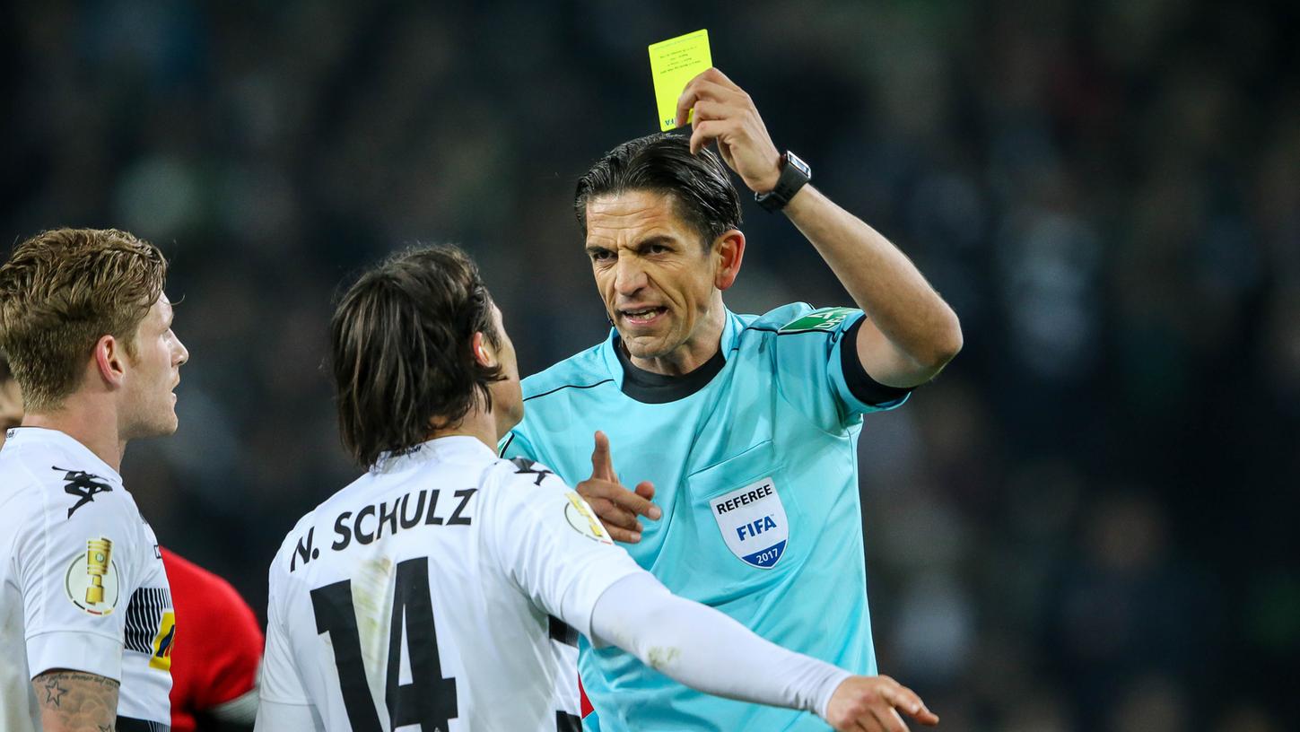 Gladbach? Nein! Im Pokal-Endspiel wird Deniz Aytekin Frankfurtern und Dortmundern Karten zeigen. Gladbach? Nein! Im Pokal-Endspiel wird Deniz Aytekin Frankfurtern und Dortmundern Karten zeigen.