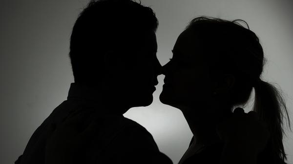 Viele an einer Depression erkrankten Menschen haben geringere Lust an Sexualität, auch ihre sexuellen Funktionen lassen nach. Es kann zu Schmerzen während des Geschlechtsverkehrs oder Erektionsproblemen kommen.