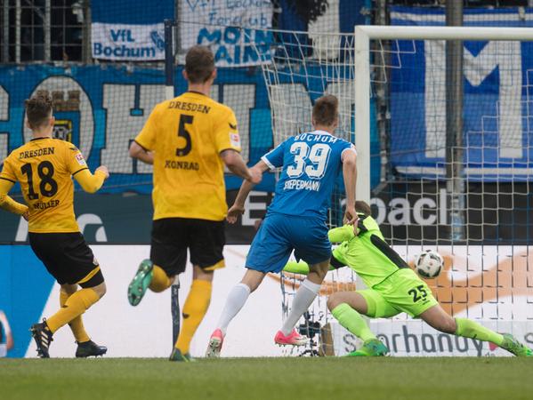 Bochum lag zu Hause gegen Dresden 0:2 zurück - nach dem Treffer des Ex-Fürthers Marco Stiepermann stand's 2:2 - und am Ende 4:2 für die Verbeek-Schützlinge.