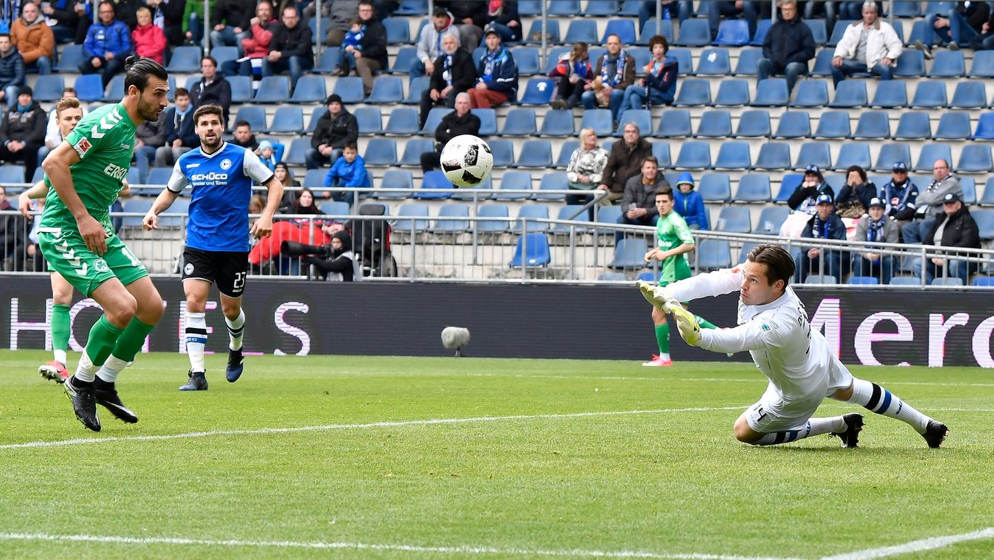 Einen Abpraller verwertet Fürths Goalgetter Serdar Dursun zum 1:1-Ausgleich.