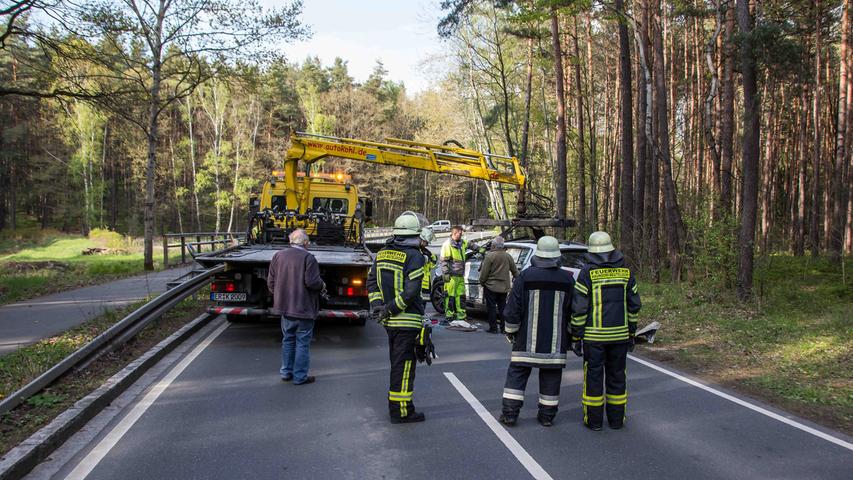 Traktor-Unfall: Kia landet bei Heßdorf auf der Autotüre