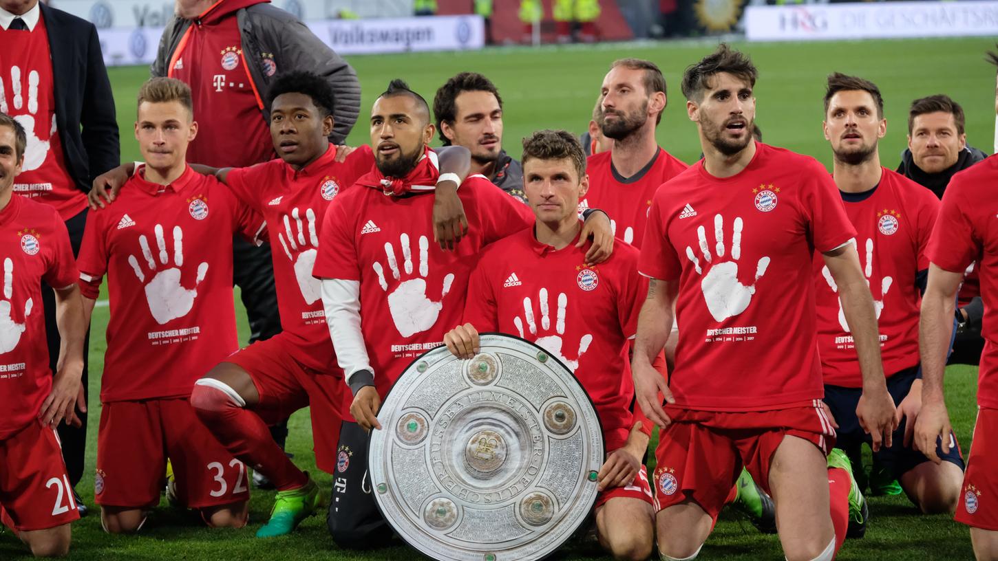 Die Bayern können's noch - und wie: Mit einer 6:0-Gala überrante der Rekordmeister den VfL Wolfsburg und nahm den Patzer von Verfolger Leipzig dankend an. Somit sind die Münchner erneut Deutscher Meister.