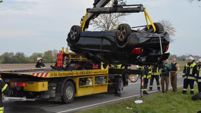 Tödlicher Unfall bei Gunzenhausen: Junge BMW-Fahrerin stirbt
