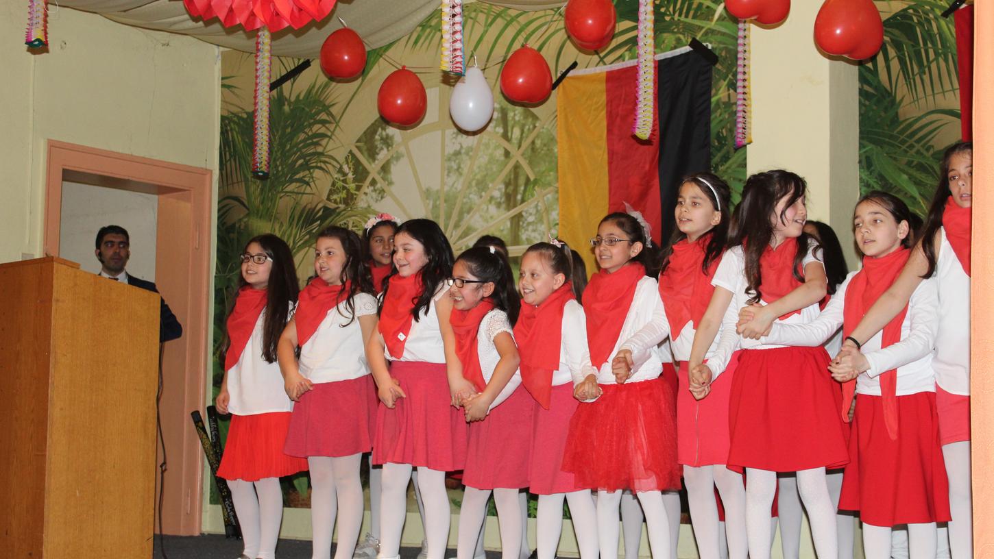 Im Saal des Kornengartens feierte die türkische Gemeinde in Forchheim das internationale Kinderfest. Im Saal des Kornengartens feierte die türkische Gemeinde in Forchheim das internationale Kinderfest.