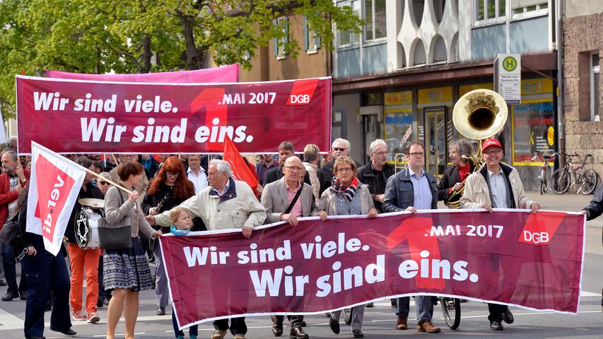 "Wir sind viele. Wir sind eins": 1. Mai-Demo in Erlangen