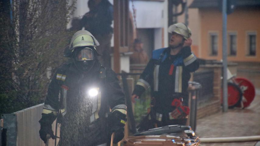 Einfamilienhaus in Ellingen brennt licherloh: Immenser Schaden