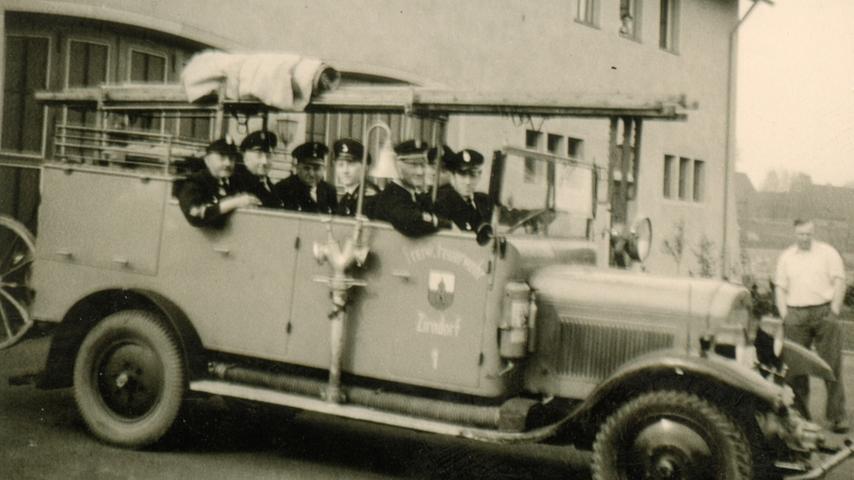 Es war einmal: Historische Aufnahme der Freiwilligen Feuerwehr Zirndorf.