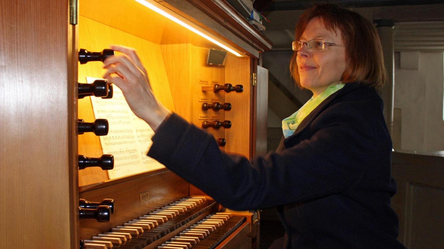 Seit 30 Jahren spielt Ingrid Geyer die Orgel