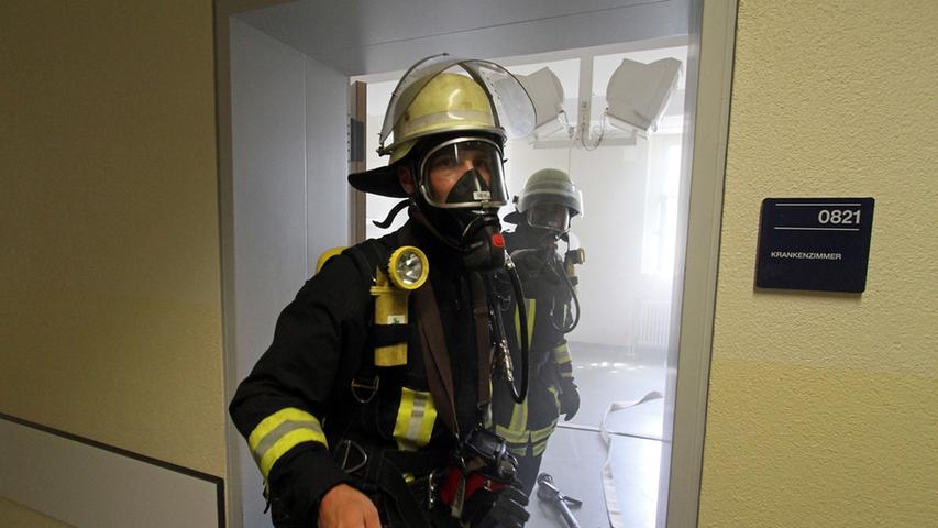 Übung für den Ernstfall: Am Fürther Klinikum trainiert die Feuerwehr einen Großeinsatz.