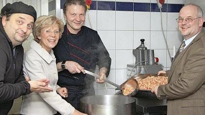 Zur Ollapodrida tanzten heuer die Puppen Zur Ollapodrida tanzten heuer die Puppen