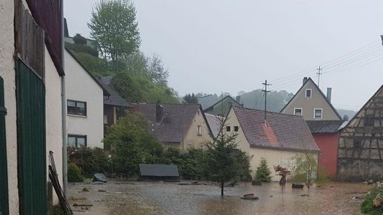Sintflutartiger Regen überflutet Thuisbrunn
