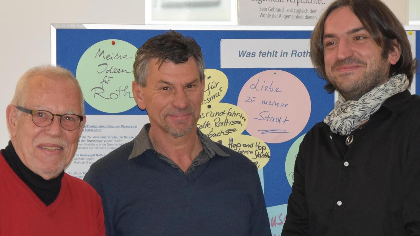 Zum Tüfteln am Programm gibt es immer etwas: OHA-Sprecher Heinz-Peter Lehmann mit Rupert Beiderbeck und Bert Riffelmacher (von links), die ebenfalls zum ehrenamtlichen OHA-Team gehören.