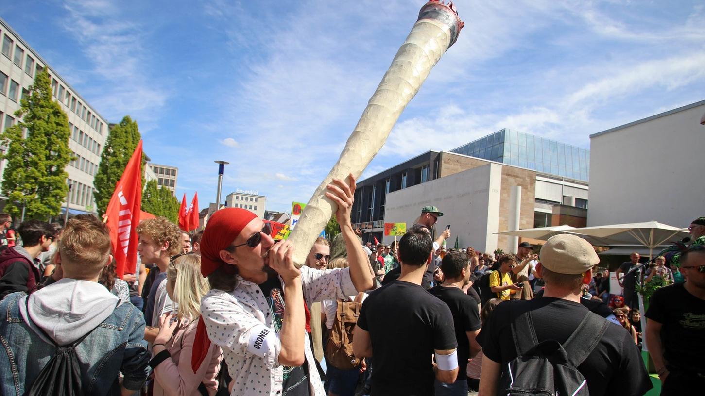 Endlich legal kiffen: Das wünschen sich viele der Teilnehmer beim "Global Marijuana March" in Nürnberg.