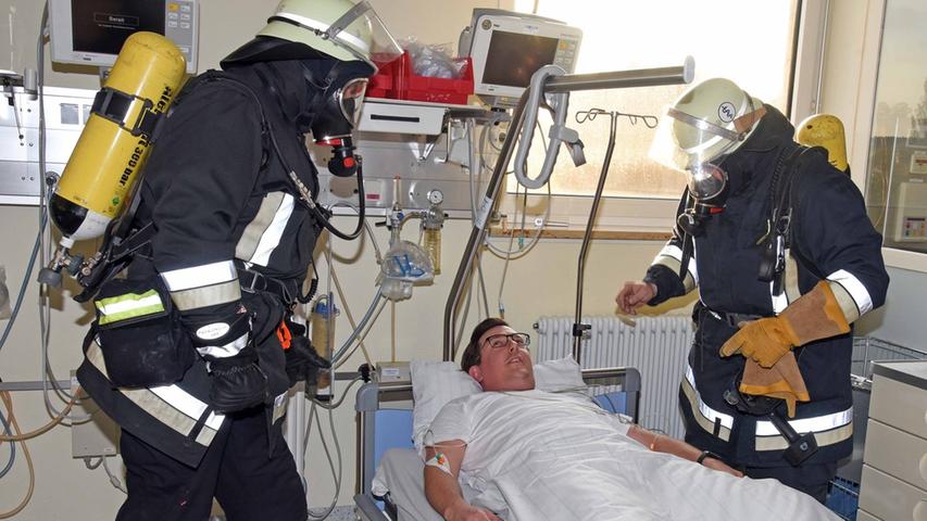 Erstmals hat die Schwabacher Feuerwehr eine große Übung im Stadtkrankenhaus absolviert.