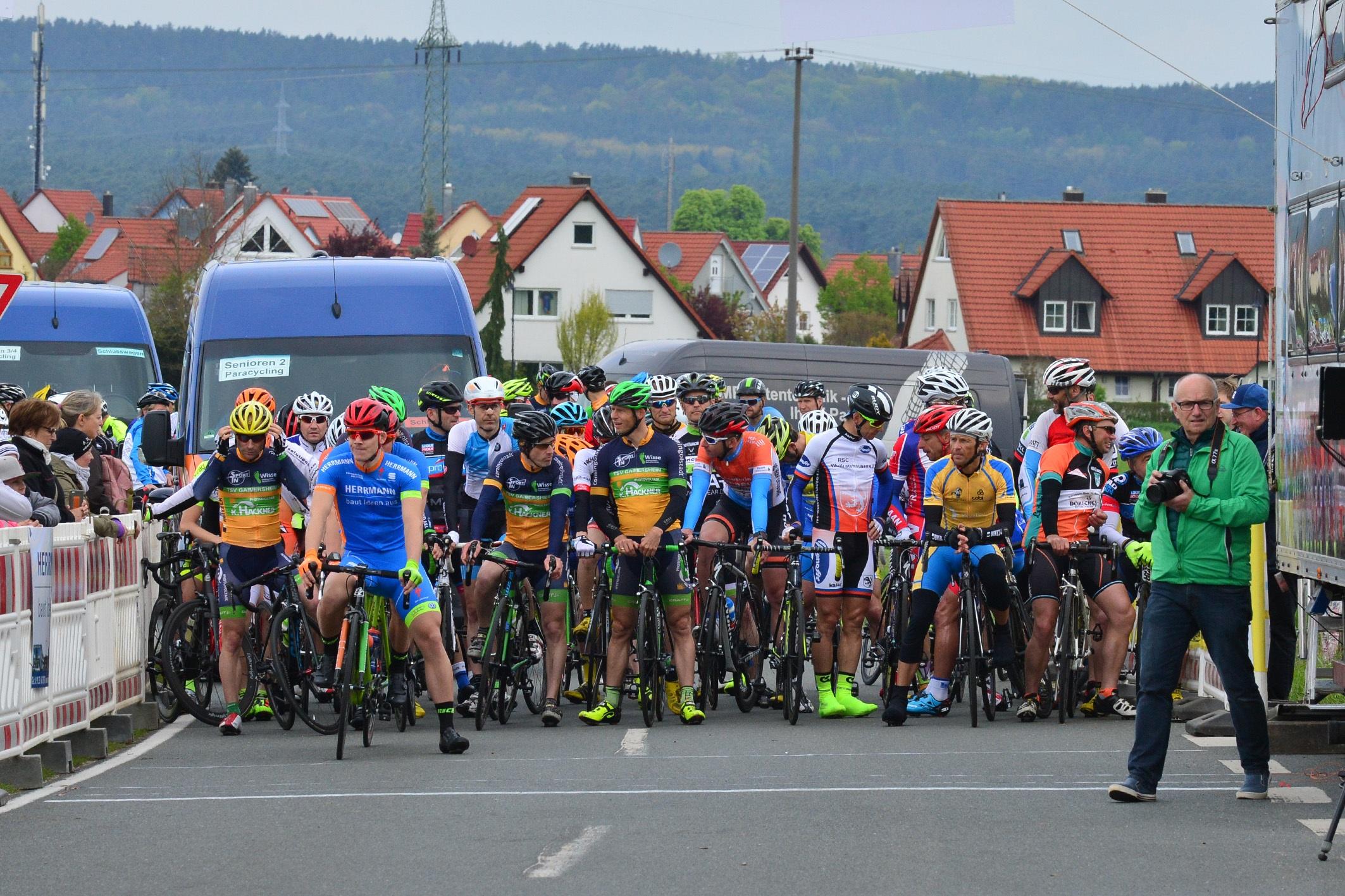 500 radler bei Bayerischer Straßenradmeisterschaft in Baiersdorf