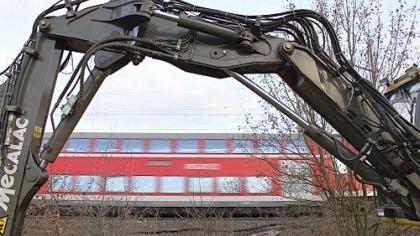 Auf Hochtouren laufen die Bauarbeiten für die S-Bahn-Strecke Richtung Forchheim, hier auf Höhe von Unterfarrnbach. Doch ob es bei der geplanten Streckenführung weiter im Norden von Fürth bleibt, wird immer ungewisser. Auf Hochtouren laufen die Bauarbeiten für die S-Bahn-Strecke Richtung Forchheim, hier auf Höhe von Unterfarrnbach. Doch ob es bei der geplanten Streckenführung weiter im Norden von Fürth bleibt, wird immer ungewisser.