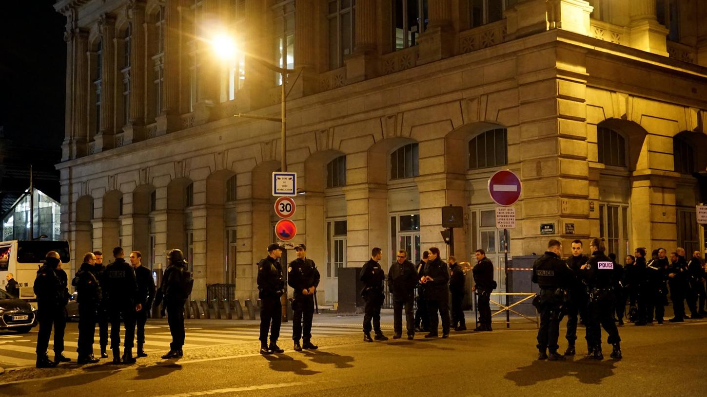 Die Pariser Polizeipräfektur begründete den Einsatz am Gare du Nord auf Twitter mit nicht näher erläuterten Die Pariser Polizeipräfektur begründete den Einsatz am Gare du Nord auf Twitter mit nicht näher erläuterten