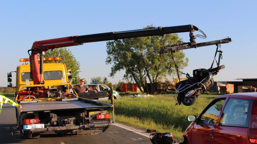 Tödlicher Unfall bei Tuchenbach: Motorradfahrer prallt gegen Auto