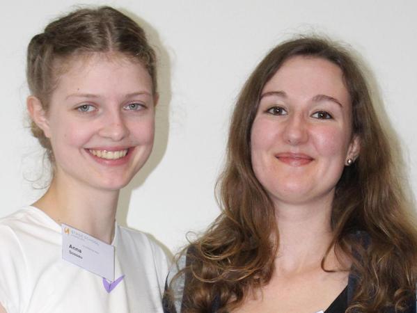 Anna und Madeleine haben bei einer Verlosung auf der Campus-Seite die Teilnahme an einem Musical Workshop der Stage School Hamburg gewonnen.