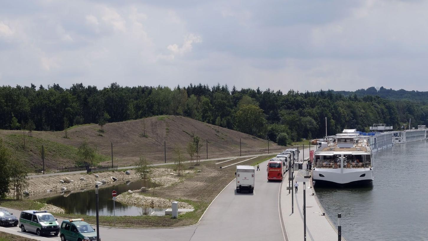 Die Fäkalien gelangten am Donnerstag von einem Hotelschiff in den Main-Donau-Kanal. (Symbolbild)