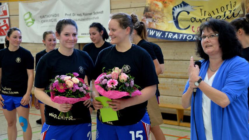 Jubel und Abschiede: Handballerinnen der TS Herzogenaurach feiern den Aufstieg
