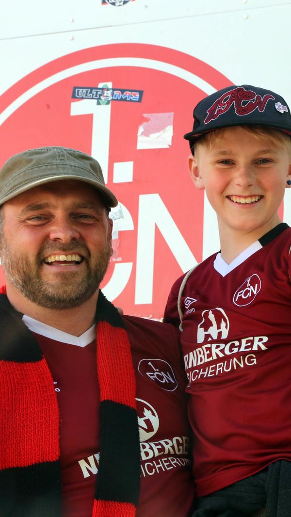 "Ich habe mich an der Crowdfunding-Aktion mit 30 Euro beteiligt. Seit 30 Jahren wird geschimpft und gemeckert über den Stadionnamen, egal ob es "Easy Credit", "Grundig" oder jeder andere Name war. Wenn es dann endlich mal eine Aktion gibt, mit der man etwas ändern kann, finde ich, muss man sich auch beteiligen - sonst darf man am Ende auch nicht schimpfen. Dass es nicht für die vollen 800.000 Euro gereicht hat, liegt meiner Meinung nach daran, dass das Prinzip des Crowdfunding von vielen nicht wirklich verstanden wurde. Vielen war nicht klar, dass ihr Geld nicht endgültig weg ist oder in die Tasche der Consorsbank wandert, wenn die 800.000 Euro nicht zusammenkommen."