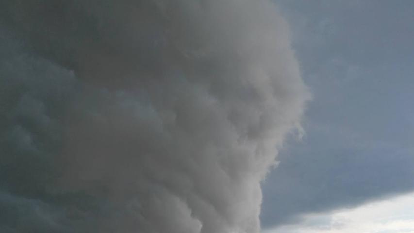 Sieht so das Ende aus? Gruselige Riesen-Wolke überrollt Franken
