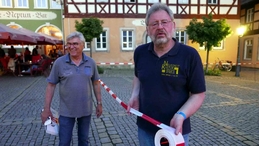 Wilfried Willner (l.) und Andreas Herzog konnten an der Spitze von rund 80 Helfern und Helfershelfern sehr zufrieden mit der "NeustadtNacht" sein.
