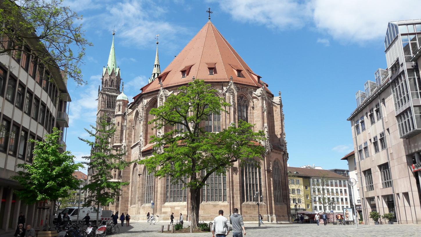 Neben St. Sebald und der Kaiserburg gehört die Lorenzkirche zu den bedeutendsten Baudenkmälern Nürnbergs.