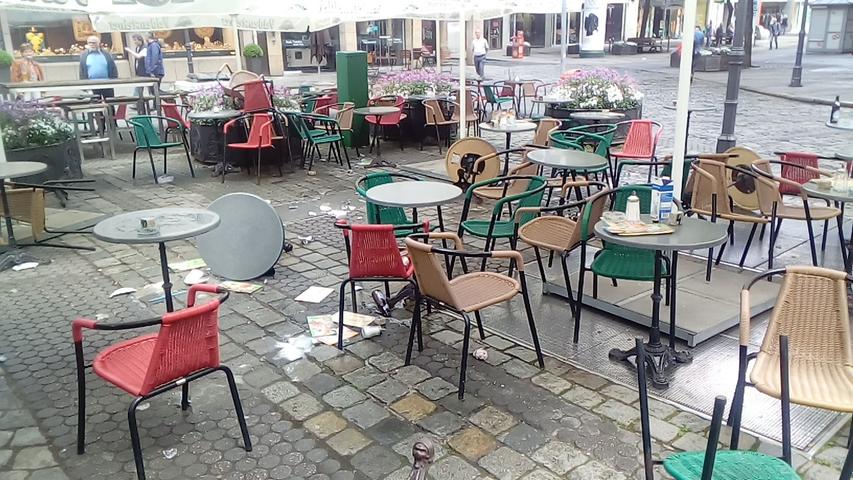 Vorher und nachher: Düsseldorf-Fans verwüsten Café Mohr