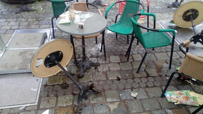 Vorher und nachher: Düsseldorf-Fans verwüsten Café Mohr