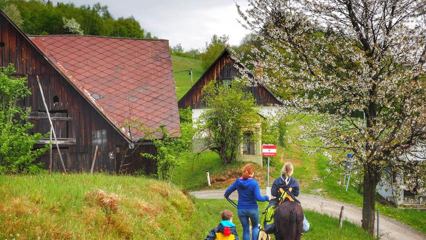 Die Häuser unten sind der alte Grenzübergang.