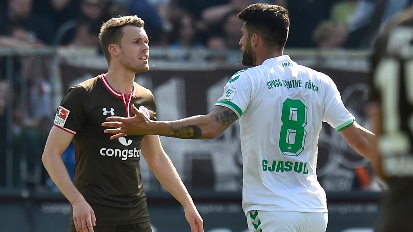 Ausgeprägter Spieltrieb oder überzogenes Ego? Fürths Regisseur Jurgen Gjasula (rechts) geriet mit Christopher Buchtmann aneinander.