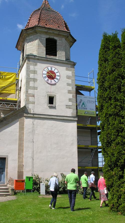 Die Kirche St. Bartholomäus wird momentan saniert.