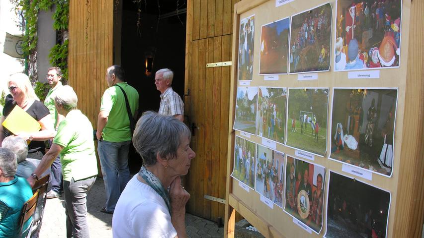 Zahlreiche Fotos zeugen von der Entwicklung Thannhausens.