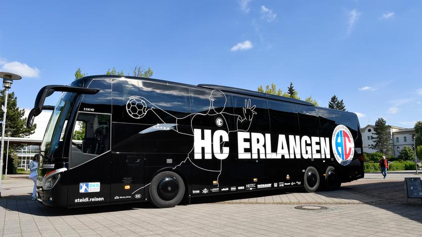 13 Meter Länger für 30 Mann - das ist der Bus des HC Erlangen. Und manchmal darf auch die U23 damit fahren.
