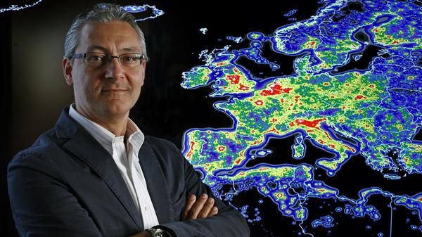 2016 hat das Forschungsteam um den italienischen Wissenschaftler Fabio Falchi eine neue Fassung herausgebracht. Durch einen Nasa-Satelliten, der die Erde umkreist, liegen neue, präzisere Werte vor. Am höchsten war die Lichtverschmutzung demnach zuletzt...