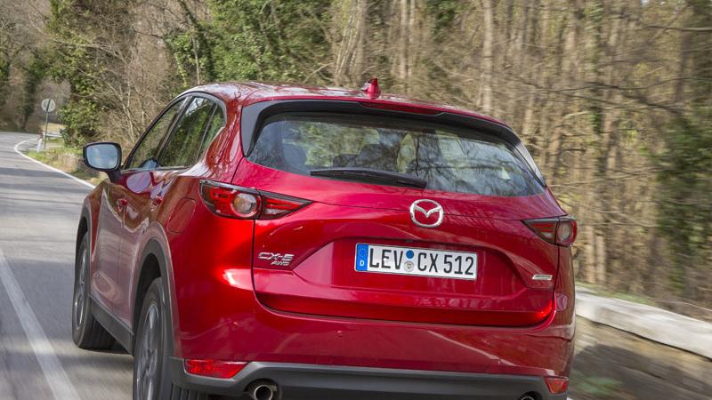 Der neue Mazda CX-5 fährt vor