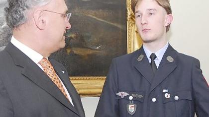 Ansbacher_Amoklauf:_Schüler_für_Verhalten_geehrt_20091219_4c_pol_knoblach9.jpg