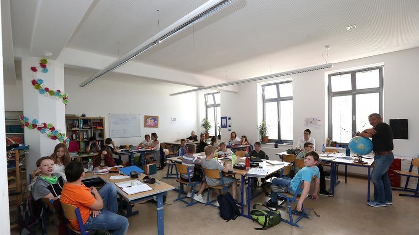 Adolf-Reichwein-Schüler lernen im früheren Lebensmittellager