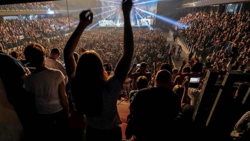 Zeitreise mit DJ Bobo: Bombastisches Konzert in der Arena