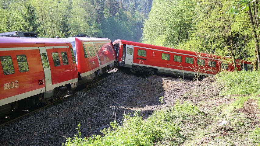Sieben Verletzte: Zug springt bei Unwetter aus den Gleisen