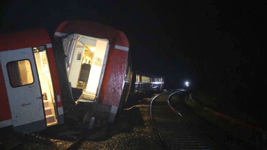 Sieben Verletzte: Zug springt bei Unwetter aus den Gleisen