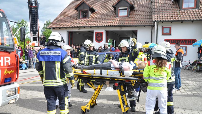 Achtung, kein Unfall: Schauübung der Feuerwehr Hammerbach
