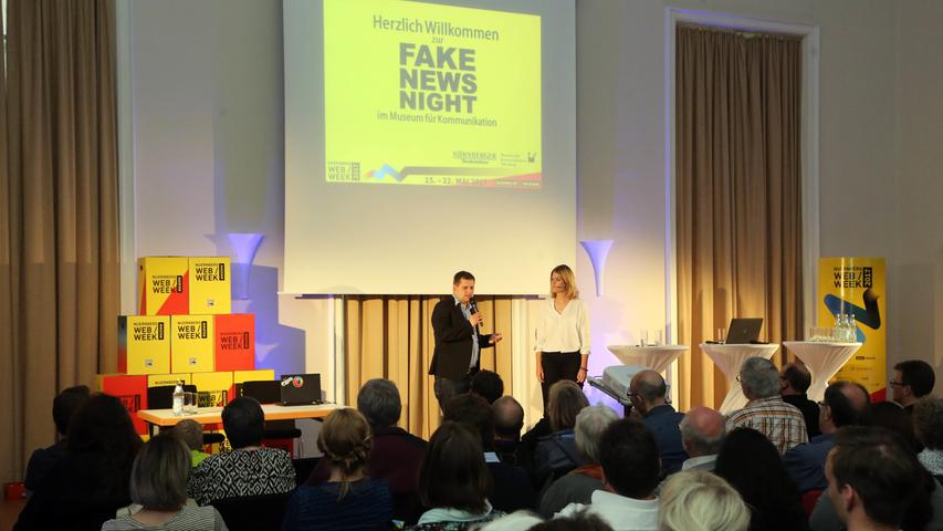 Motiv: Fake News Night (im Rahmen der Web Week) im Museum für Kommunikation ....Markus Kaiser und NN Redakteurin Franziska Holzschuh.. ....Datum: 20.05.2017.. ..Fotograf: Roland Fengler....Ressort: Lokales ....Exklusiv